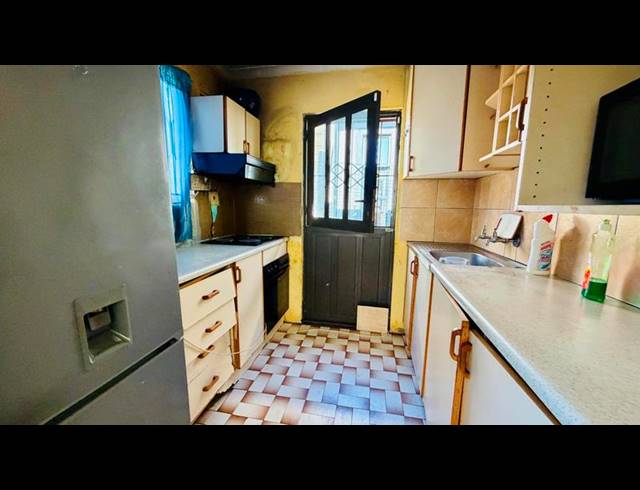 3 BEDROOM HOUSE FOR SALE IN NEWLANDS EAST
